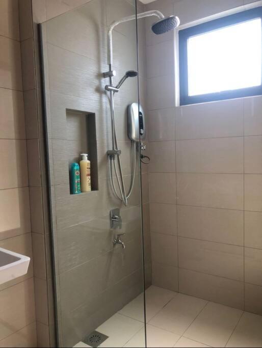 Paradigm New 5-6pax Apartment *