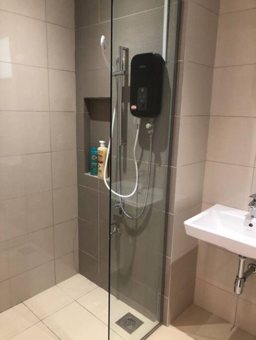 Paradigm New 5-6pax Apartment